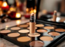 Immagine di un correttore per trucco su un tavolo